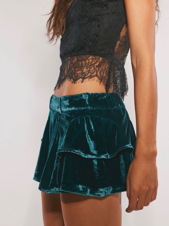 Free People Star Dust Ruffle Velvet Shorts in Teal Size Small NWT - Picture 7 of 9